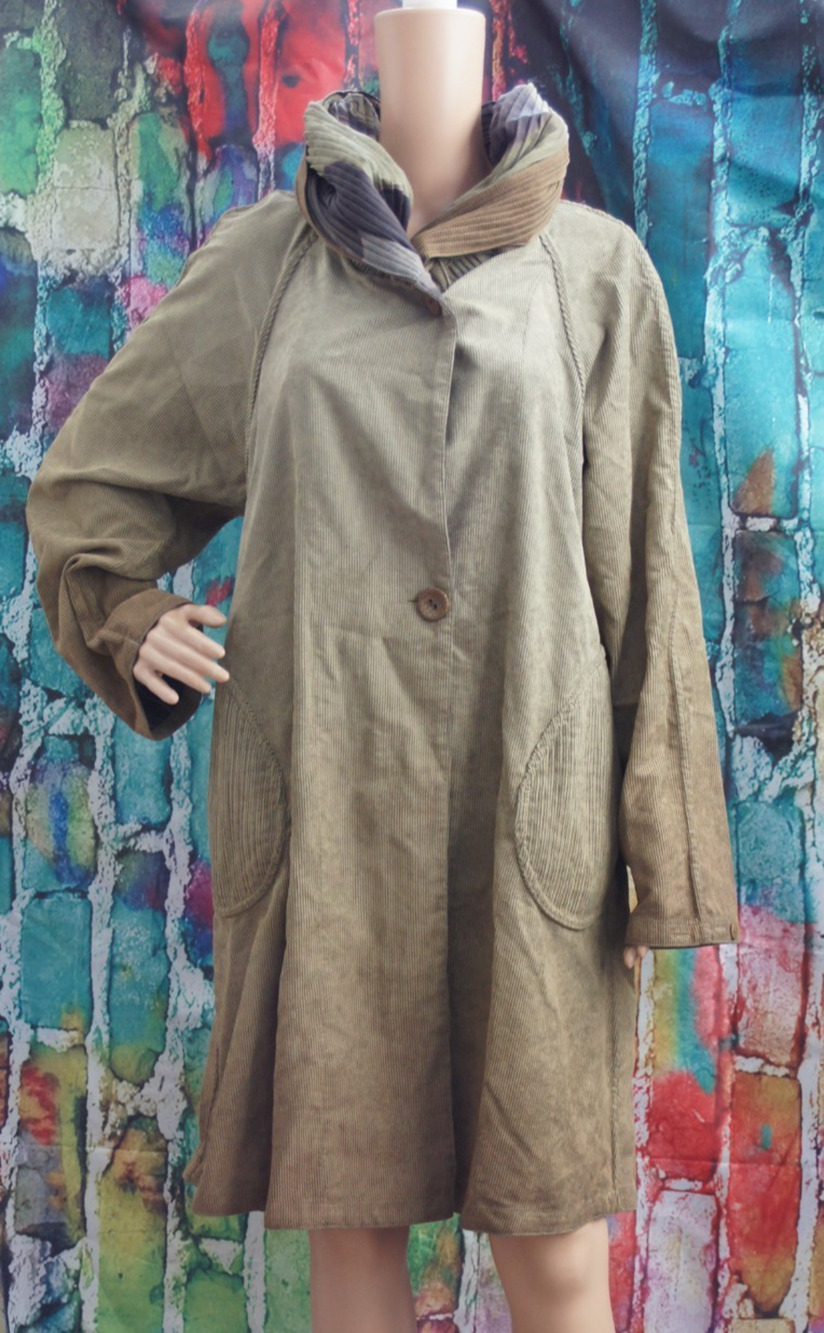 Lindi Reversable Pleated Neck/Hood Knee Length Coat Size L